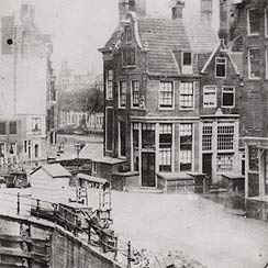 Uitzicht op Muntsluis. Rechts: ingang Reguliersbreestraat. Rechthebbende: Rijksmuseum Amsterdam